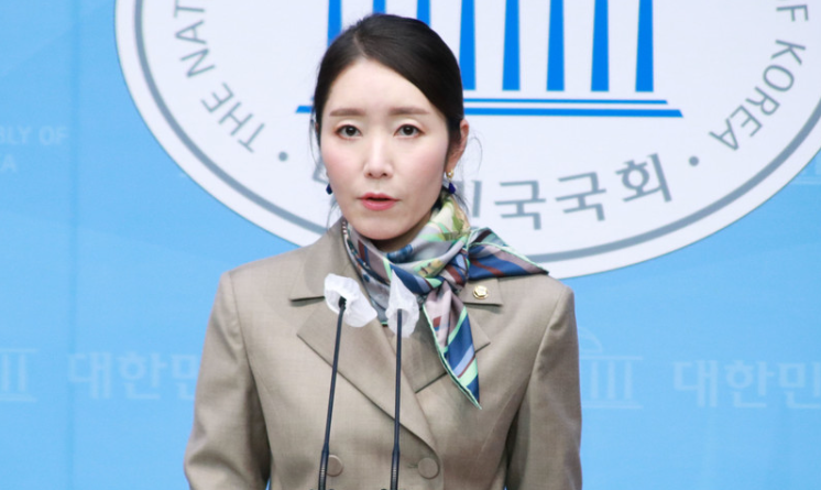 강선우 국회의원 프로필 남편 학력 재산 딸 가족 고향 나이 사무실