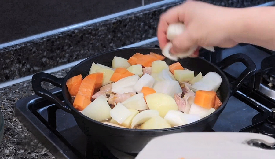 간장찜닭 황금레시피 맛있는 간장찜닭 양념은 이걸로 정착하세요 22 ywAAAAAAQABAAACAUwAOw==