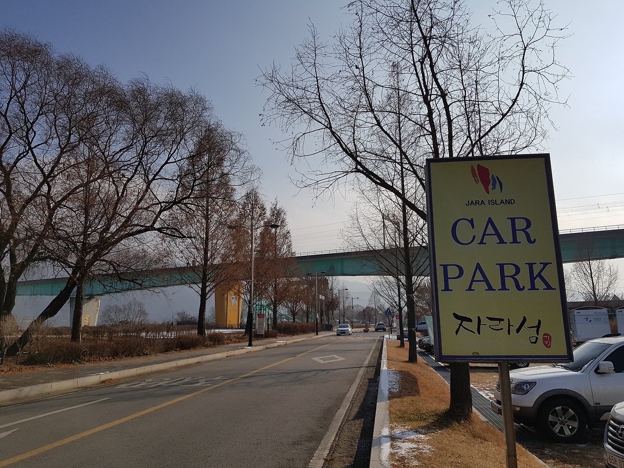 화장실 입구 자전거