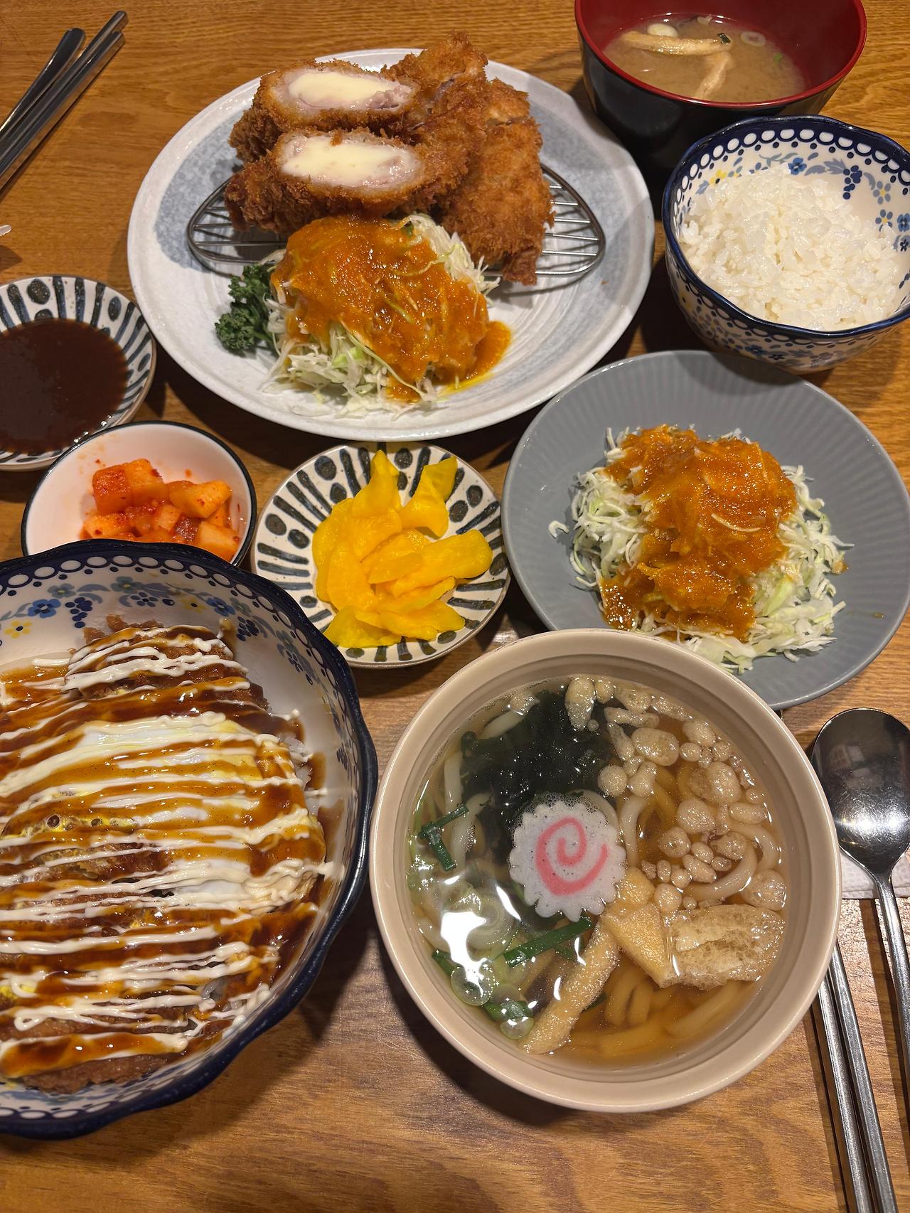 히레치즈카츠와 오꼬노미소스동