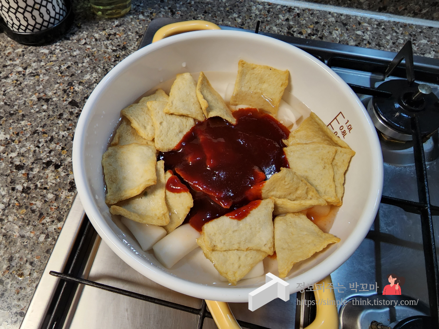 마켓컬리 금미옥 쌀떡볶이, 비 오는 날은 맛있는 떡볶이가 국룰 8 ywAAAAAAQABAAACAUwAOw==