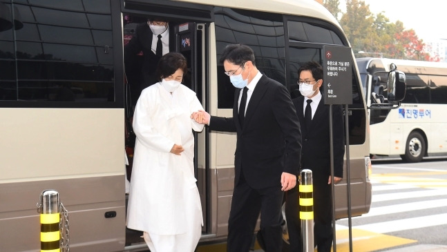 삼성 이재용 "선친 기부금...전국 어린이들이 혜택받길" 3 ywAAAAAAQABAAACAUwAOw==