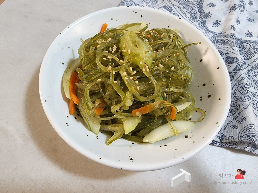 밑반찬 미역줄기 볶음 식감은 살리면서 간단하게 만드는 황금레시피 21 ywAAAAAAQABAAACAUwAOw==