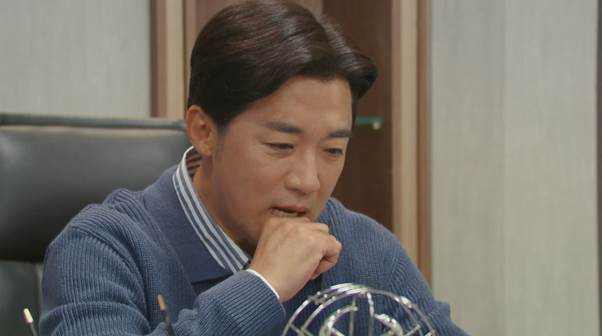 좋아하는 사람한테 문자 보낼 때 멘트를 책에서 찾는 남자...jpg