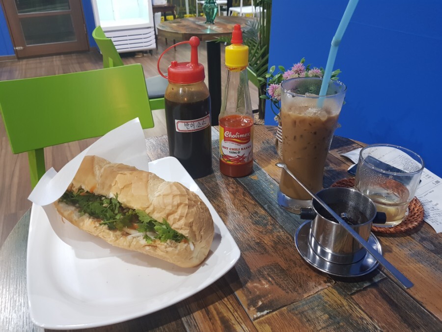 맛있는 반미와 카페쓰어다를 만나는 동해카페 베트남향기