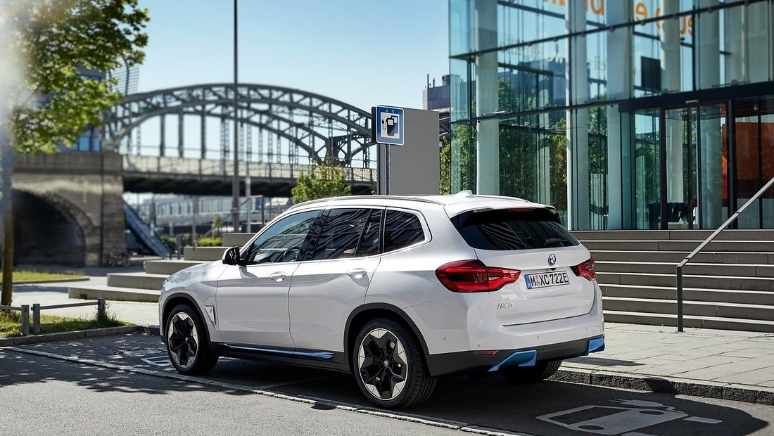 BMW IX3 연비, 가격, 배터리, 제원 - 중형 SUV 전기차
