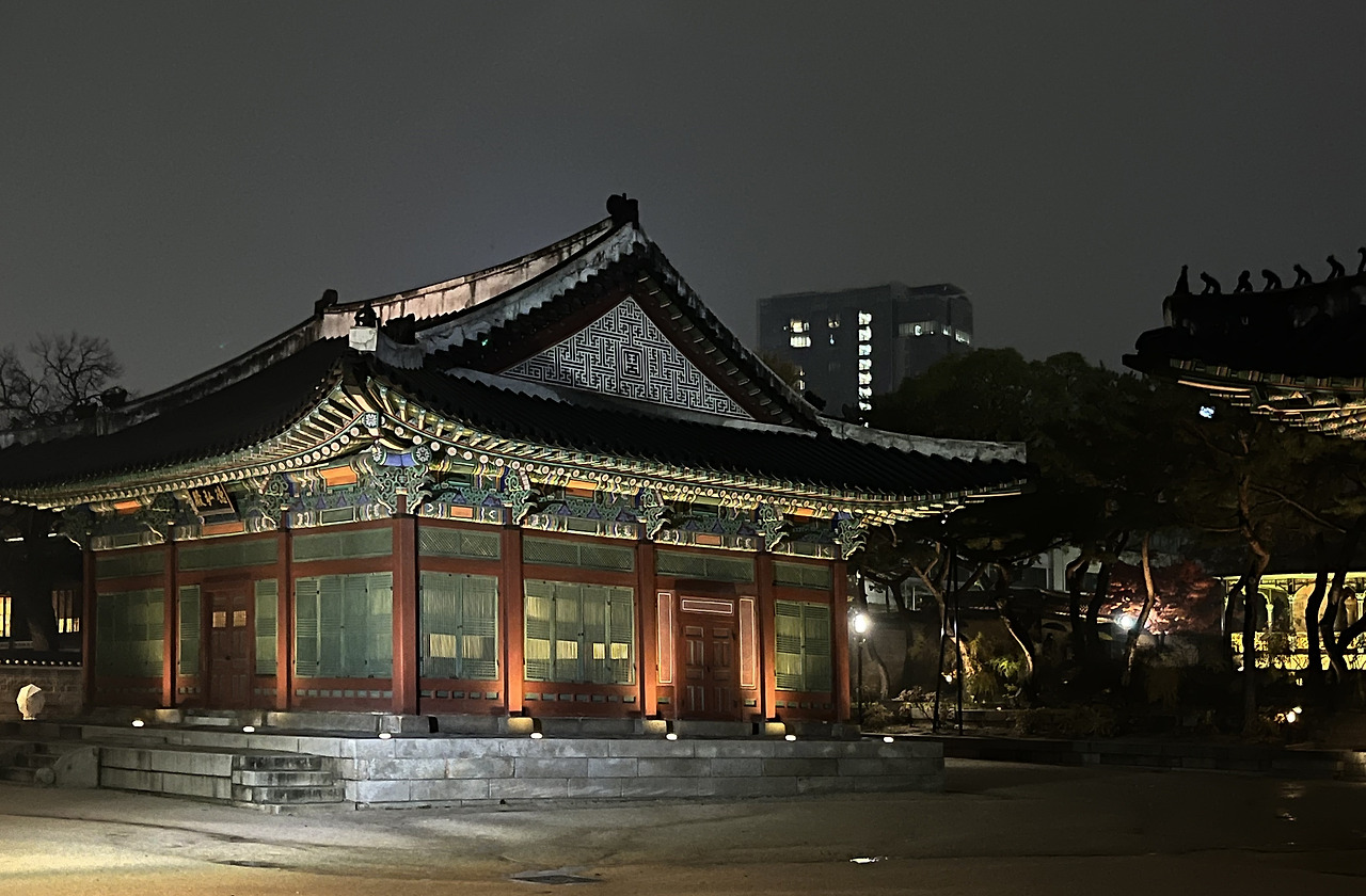 밤에 보면 또 새롭게 아름다운! 야간 궁궐 투어!
