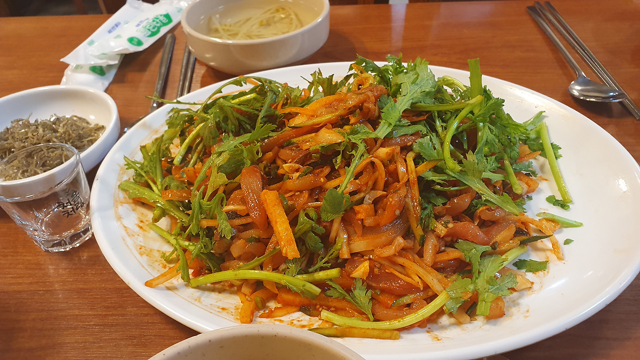 영덕회식당 시청점, #타임슬림한 식당에서 먹는 막회, 과메기