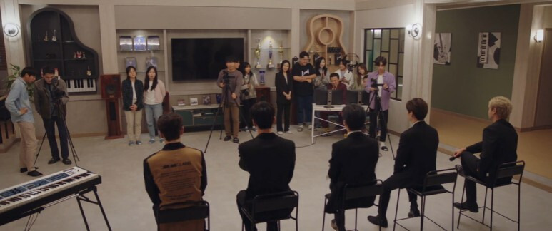 음악방송급 조명 설치한 아이돌 숙소...jpg | 인스티즈