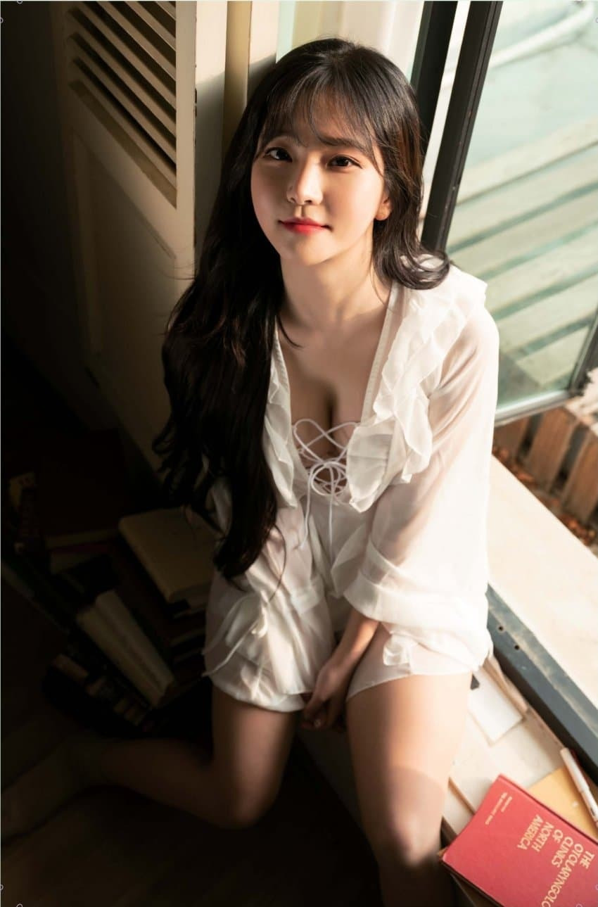 박민정 가슴골