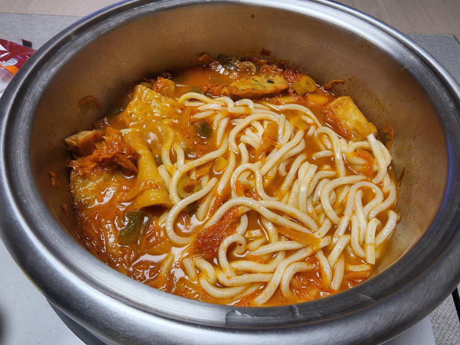 고래사어묵 김치우동전골 야식으로도, 캠핑요리로도 추천해요 12 ywAAAAAAQABAAACAUwAOw==