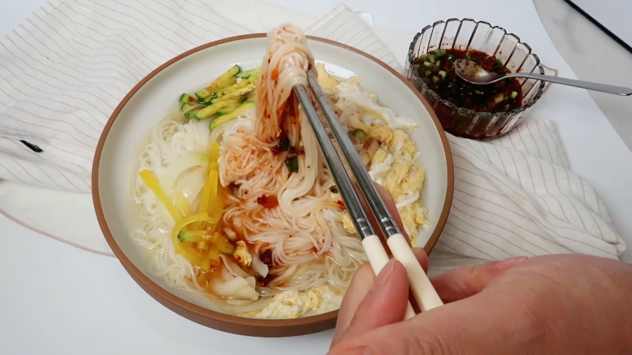잔치국수 황금레시피 소면 맛있게 삶는 방법(잔치국수 꿀팁) 35 ywAAAAAAQABAAACAUwAOw==