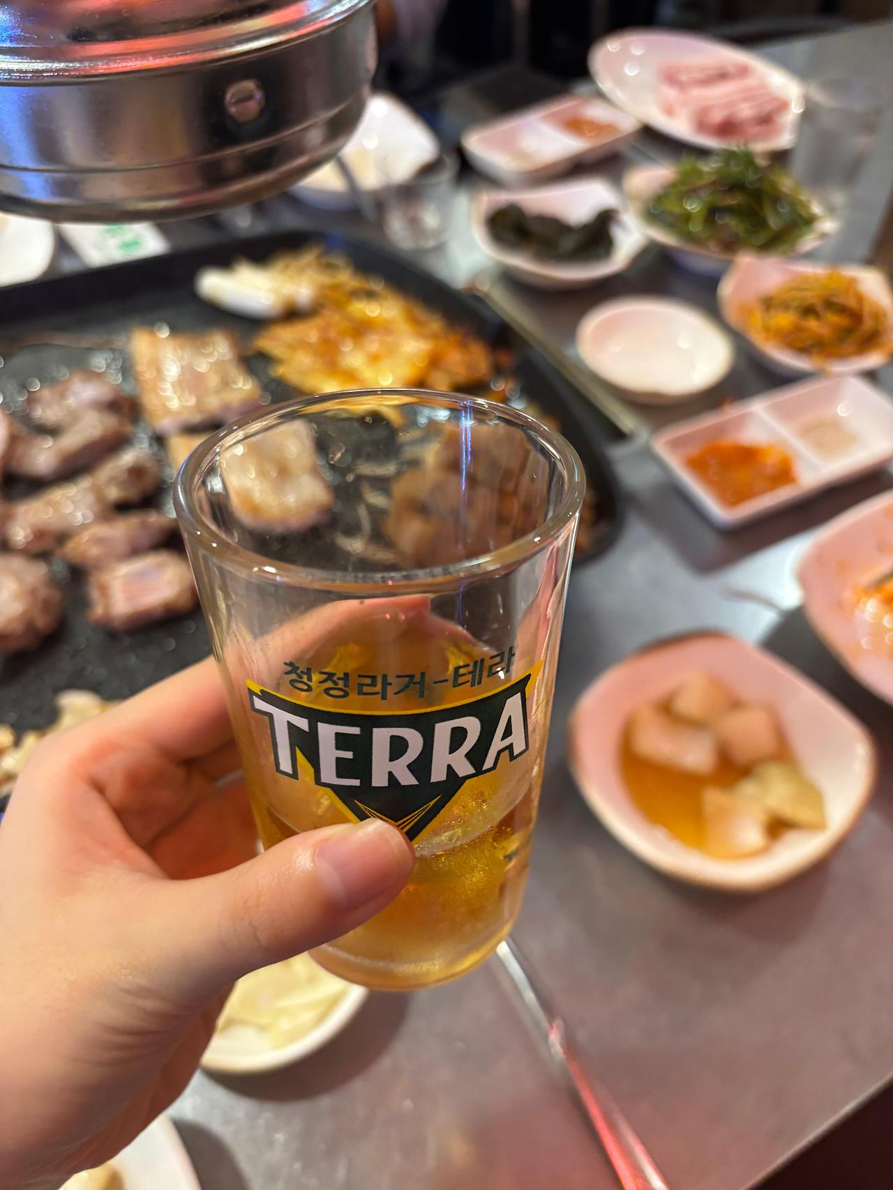 고기 먹기전 맥주 한 잔