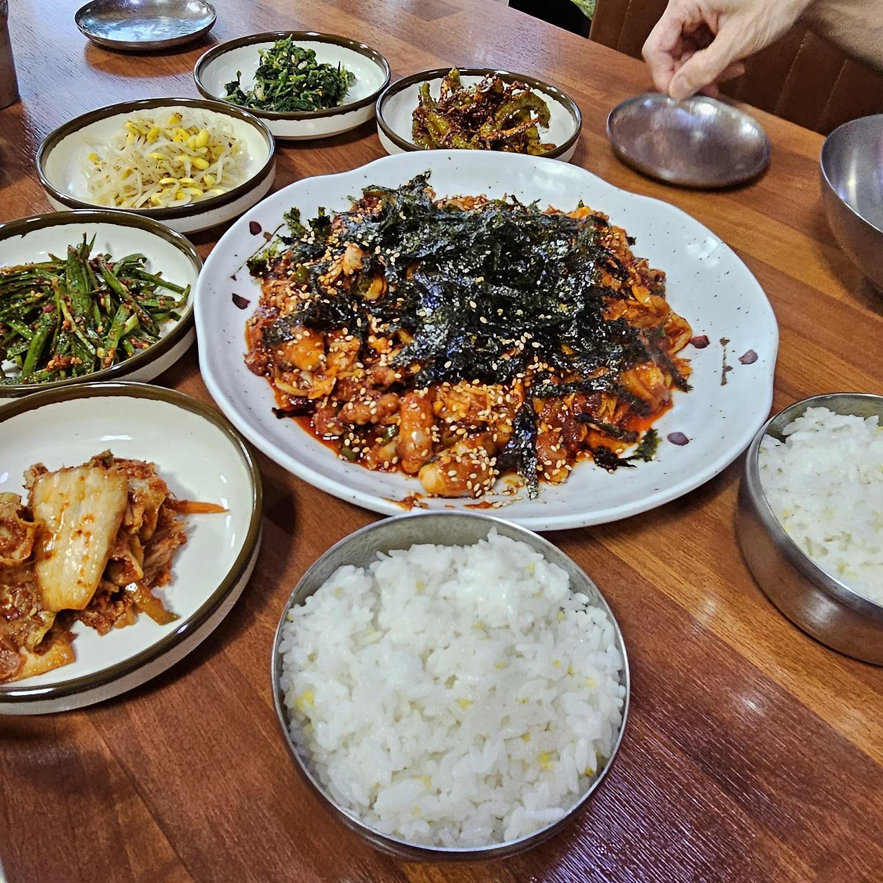 거제 지세포 현지인 맛집 추천 우정식당 낙지볶음 두루치기 해물된장 맛집