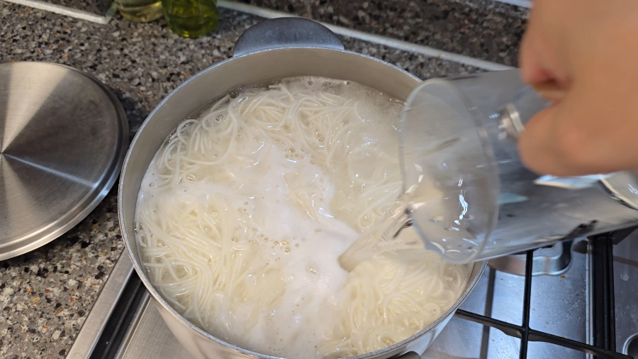 김치말이국수 황금레시피 집에서 육수 살얼음 만드는 방법(육수 양념 비율) 18 ywAAAAAAQABAAACAUwAOw==