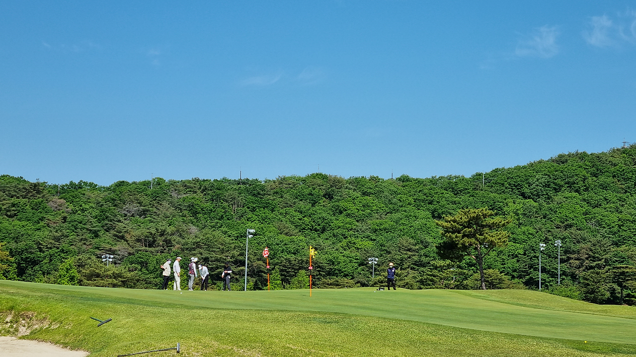Korean golf course owners who mock their 'customers'