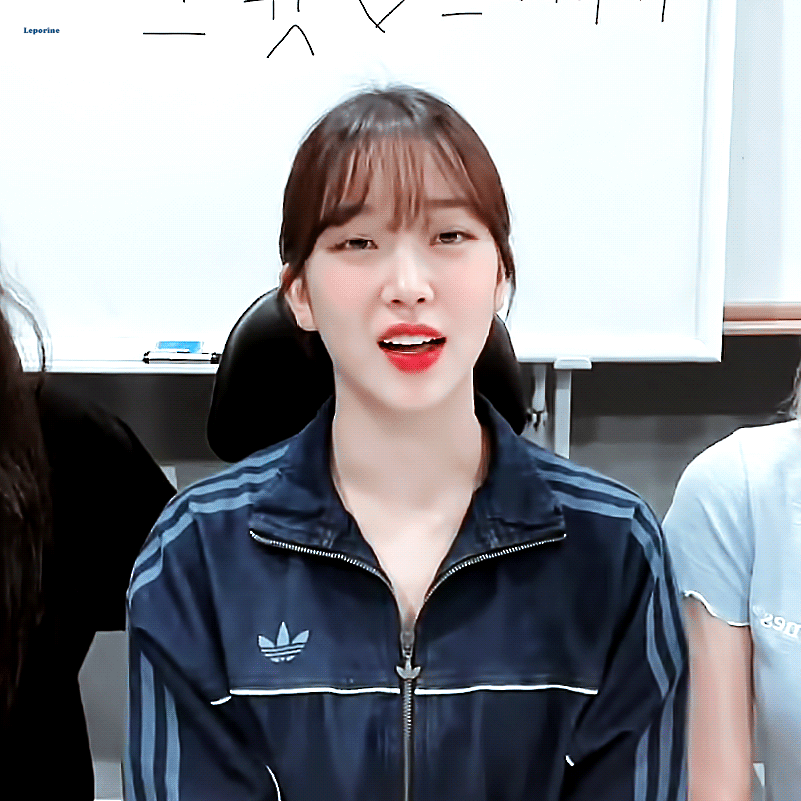 [잡담] 뒤에 팬덤명❤스테이씨 써놓고 브이앱 하는 거 기엽 | 인스티즈