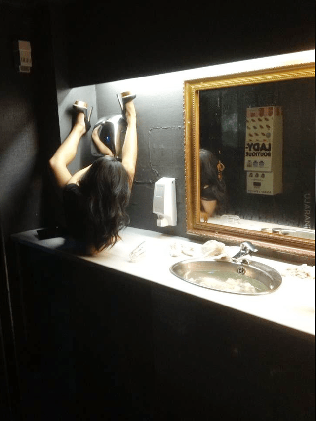 의외로 헤어드라이기로 하면 안되는 행동