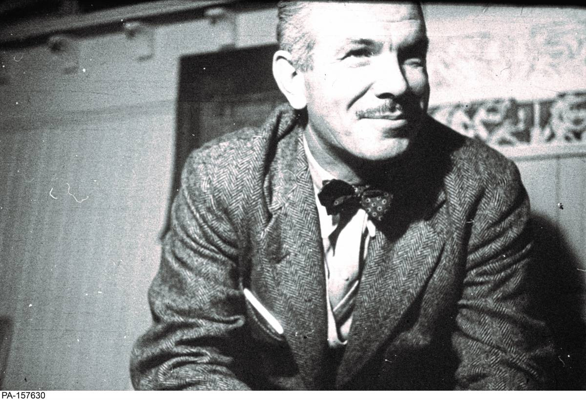 "캐나다의 슈바이처"라 지칭되기도 한 외과 의사이자 의료개혁가 Norman Bethune(노먼 베튠) 개구리의 일상