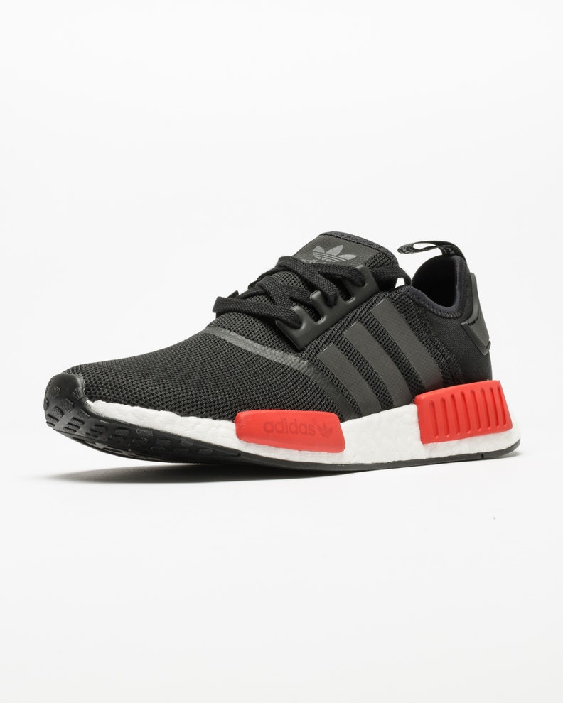 nmd r1 firestarter