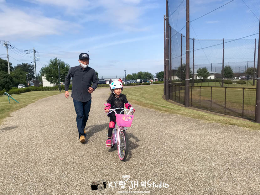 자전거 아이 뒤에