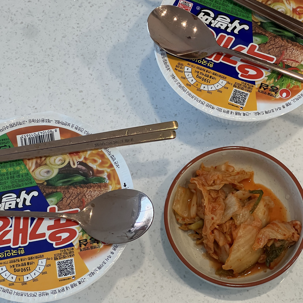 마담아네뜨 에서 맛있는 육개장 컵라면 -2