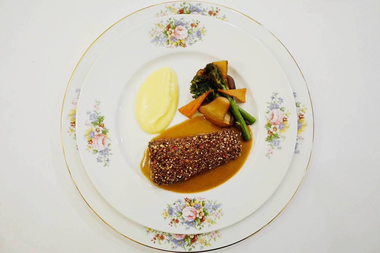 Steak au Poivre (Peppered Steak) - A Luxury Mid-Week Meal in 15