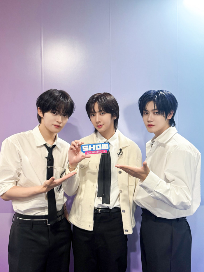 어제 쇼챔피언 MC 데뷔한 왕자님…jpg