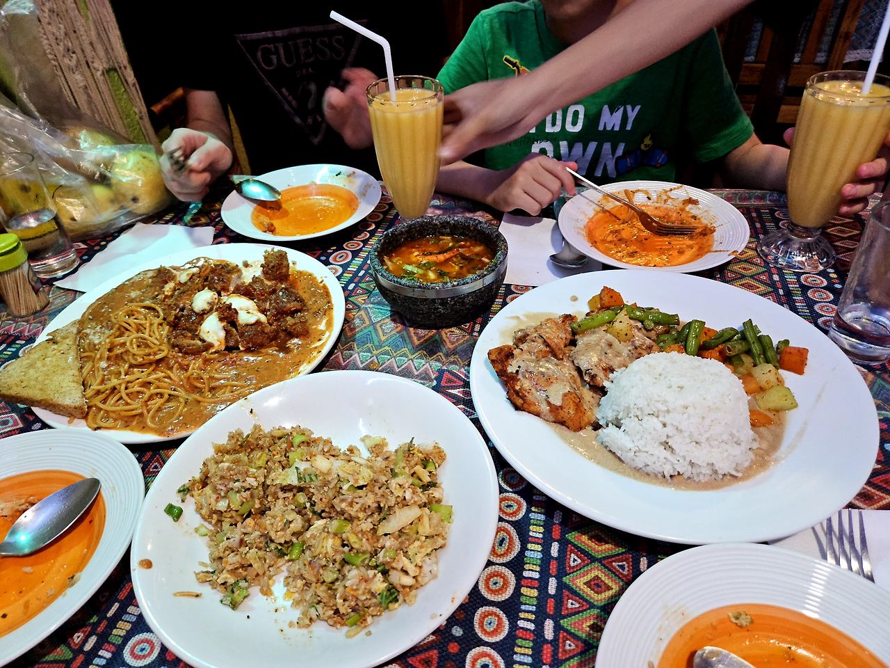필리핀 보홀 알로나비치 맛집 갈릭 앤 레몬 비스트로 후기 12 ywAAAAAAQABAAACAUwAOw==