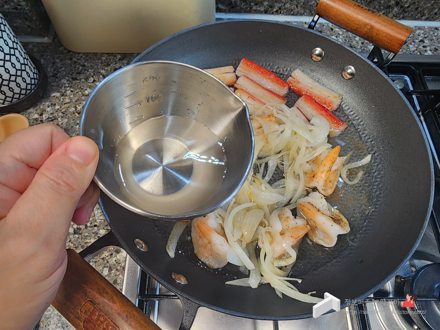 푸팟퐁커리 황금레시피 집에서 쉽게 맛살로 만들어보세요 11 ywAAAAAAQABAAACAUwAOw==