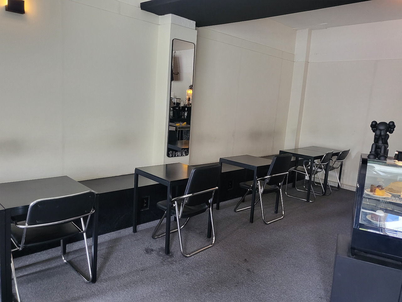 검은색에 감각적인 인테리어