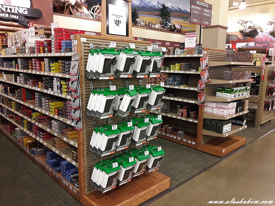 알래스카" 다양한 총들을 구경하다 "