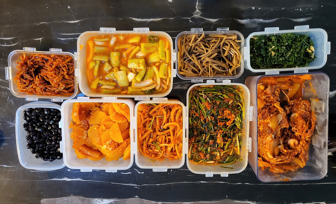 택배로 온 한식 뷔페