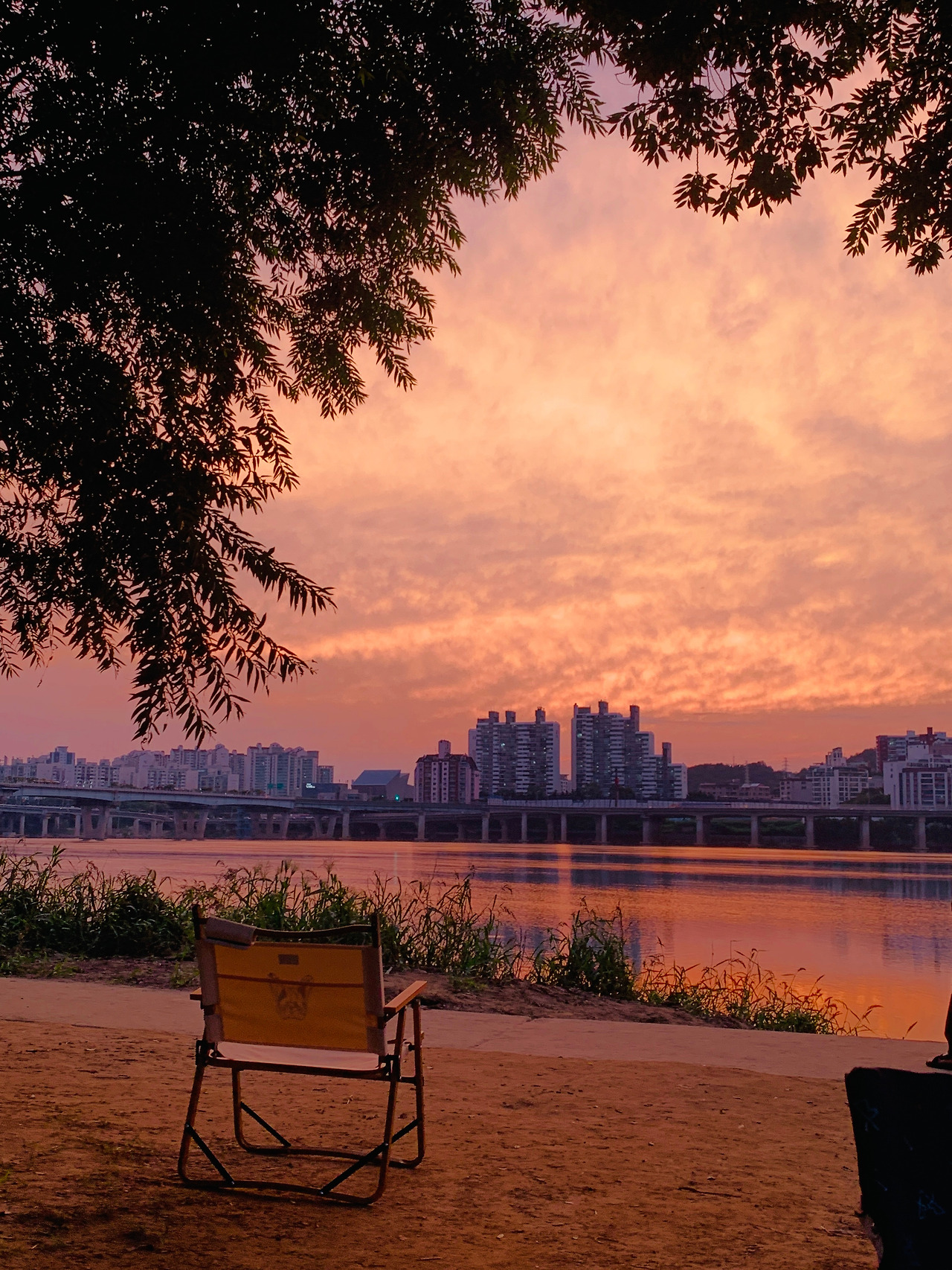 노을을 보면서 감탄을 연습한다.