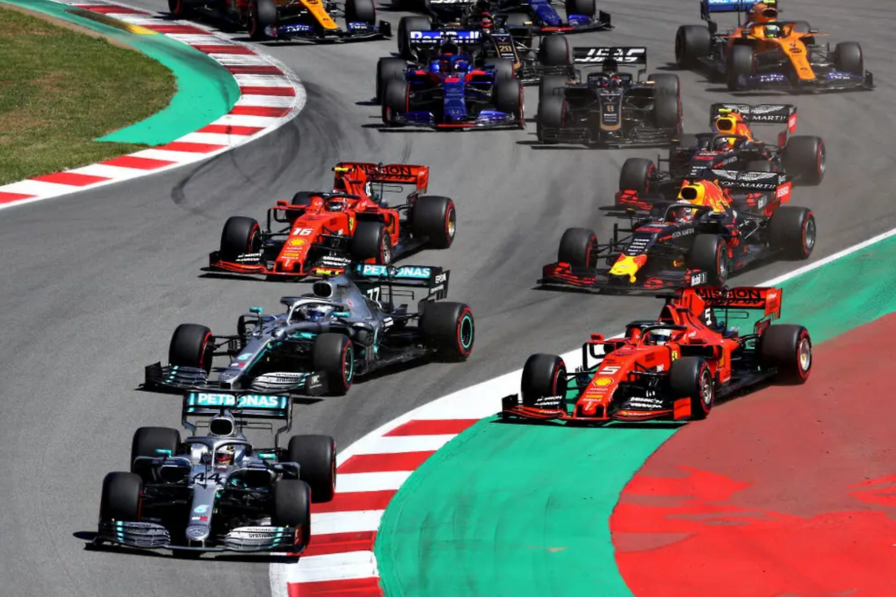 Formula 1 경주를 보여주기 위해 연간 최대 20억 달러를 제공하는 것을 고려하면서 Apple에 올 수 있습니다. 1 ywAAAAAAQABAAACAUwAOw==