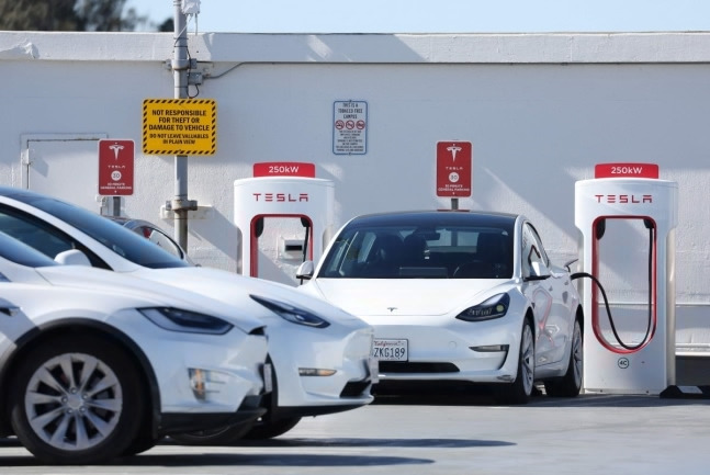 테슬라(TSLA) 충전소 공유가 가져다 줄 변화 1 ywAAAAAAQABAAACAUwAOw==
