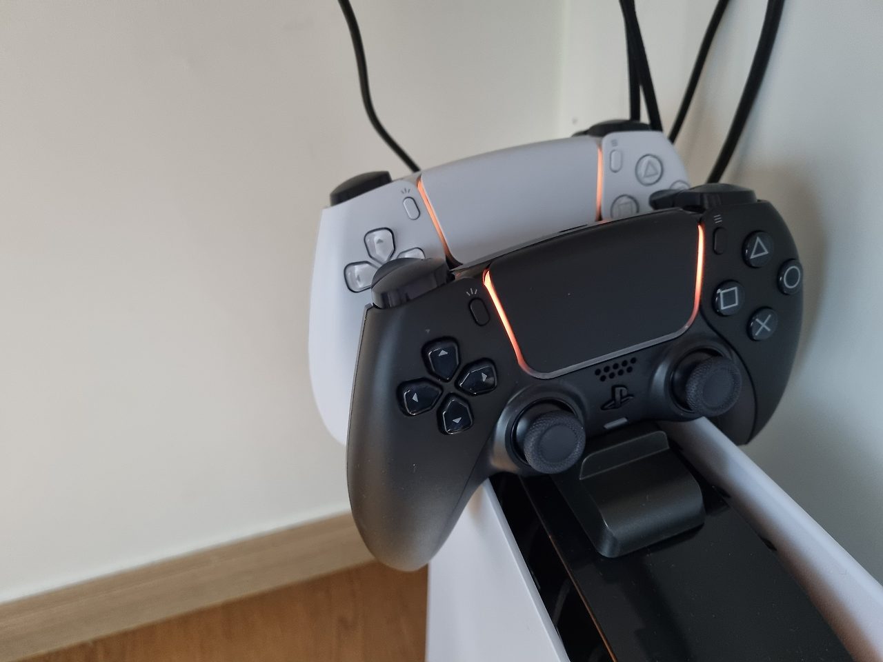 PS5 알리표 듀얼센스 충전거치대 후기 9 ywAAAAAAQABAAACAUwAOw==