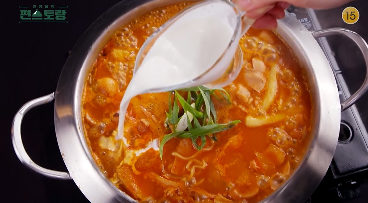 편스토랑 어남선생 부대찌개 레시피 로제 부대찌게 끓이는법 2 ywAAAAAAQABAAACAUwAOw==