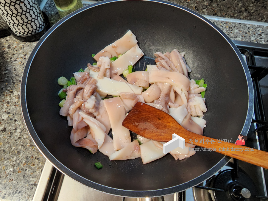 물 안 생기는 오징어볶음 맛있게 만드는 황금레시피 9 ywAAAAAAQABAAACAUwAOw==