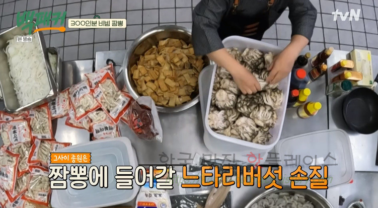 백패커 비빔짬뽕 레시피 만드는 법 - 돌아온 전설의 취사장교 : 300인분 비빔 짬뽕 13 ywAAAAAAQABAAACAUwAOw==