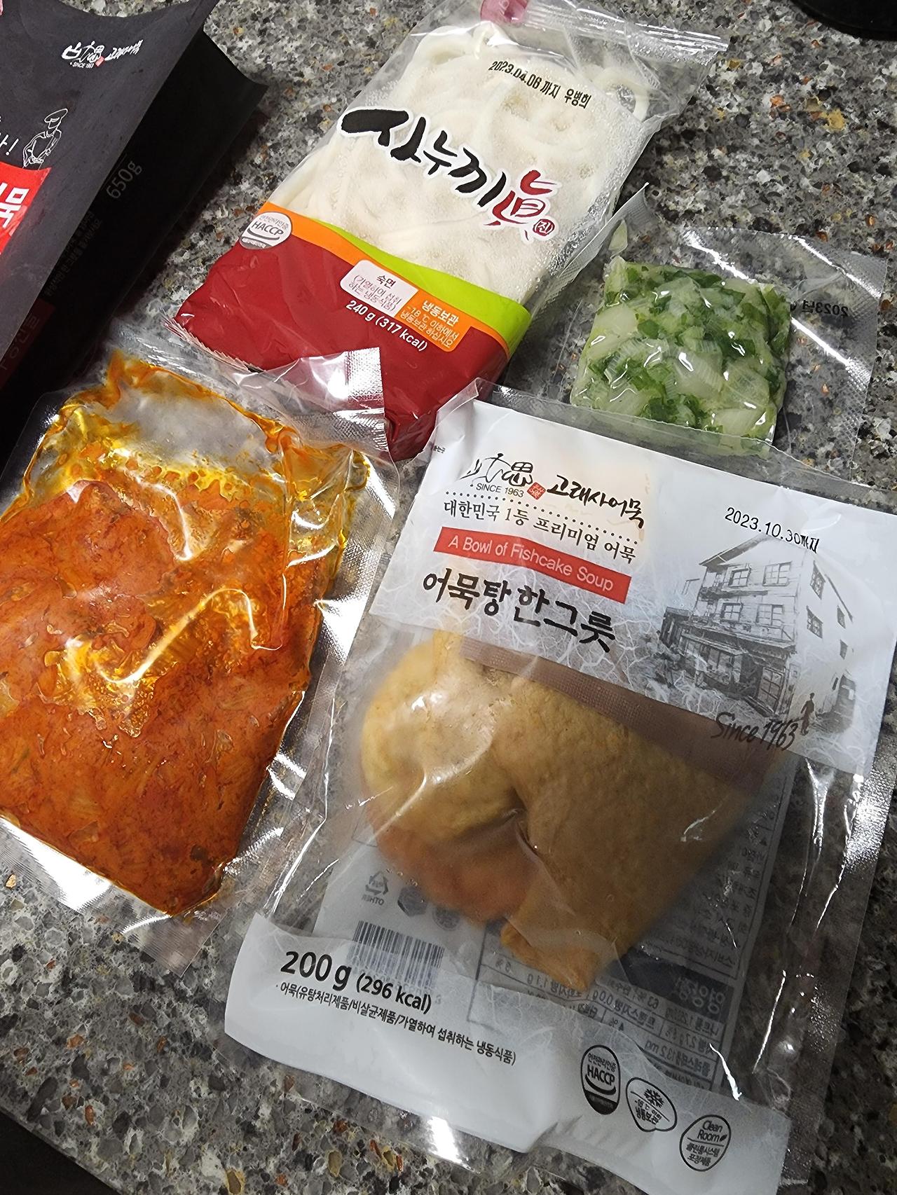 고래사어묵 김치우동전골 야식으로도, 캠핑요리로도 추천해요 5 ywAAAAAAQABAAACAUwAOw==