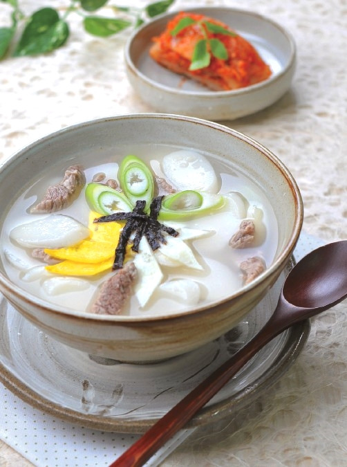 설날 떡국의 유래와 지역별 떡국들은 무엇이 있을까? 2 ywAAAAAAQABAAACAUwAOw==