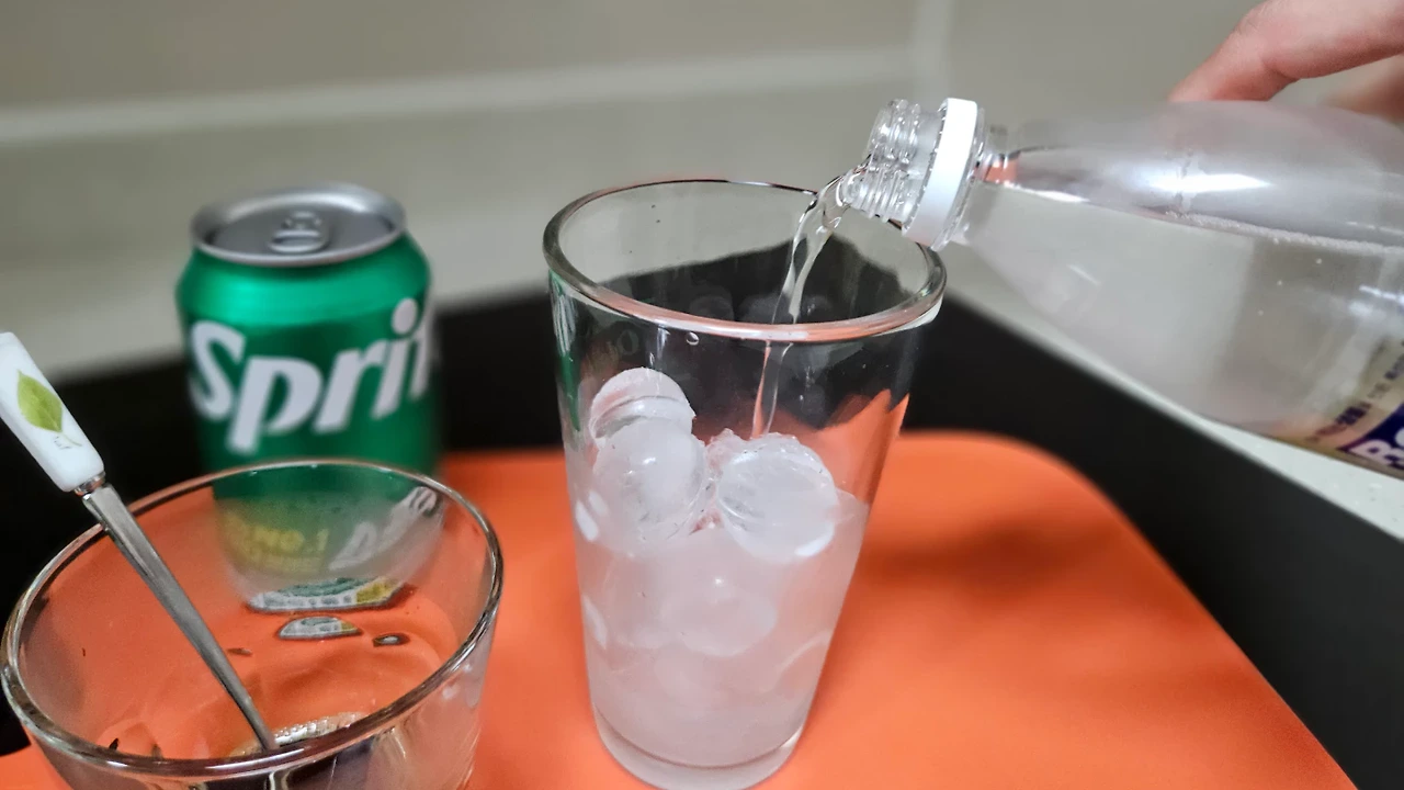 나만의 홈카페, 집에서 즐기는 커피 한 잔의 여유, 사이다와 카누의 품격 있는 만남 '카페라샤워' 4 ?scode=mtistory2&fname=https%3A%2F%2Fblog.kakaocdn.net%2Fdn%2FbXIH7U%2FbtsMNdjTvUy%2FdYWSC0tfIMmahbhweUMRq0%2Fimg