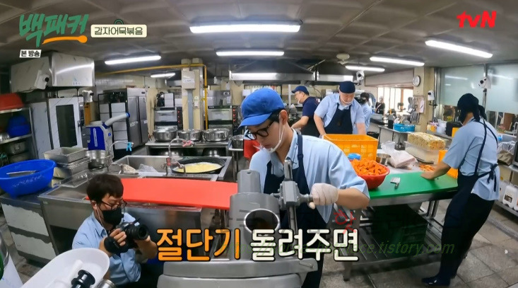 백패커 삼겹감자어묵볶음 감자어묵볶음 반찬 만들기 레시피 - 백종원 어묵볶음 청송교도소 편, 신메뉴 16 ywAAAAAAQABAAACAUwAOw==