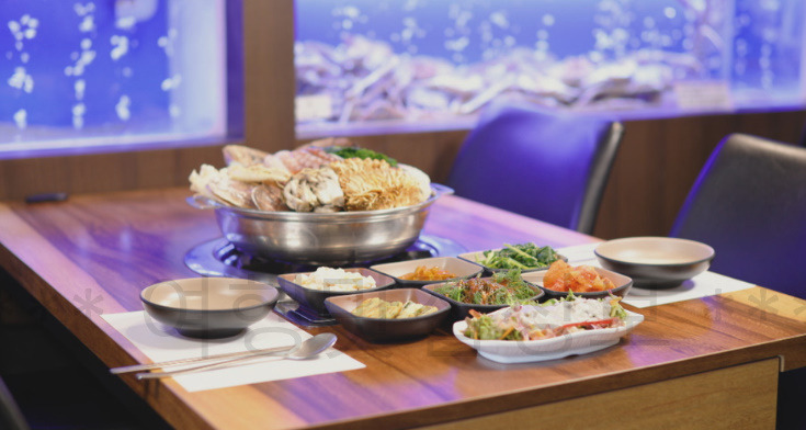 고두심이 좋아서 속초, 자연을 품다 촬영지 총정리 - 해천탕 보양식, 설악산 뷰 한옥 카페, 72년 전통 함흥냉면집, 500년 돌담길 10 ywAAAAAAQABAAACAUwAOw==