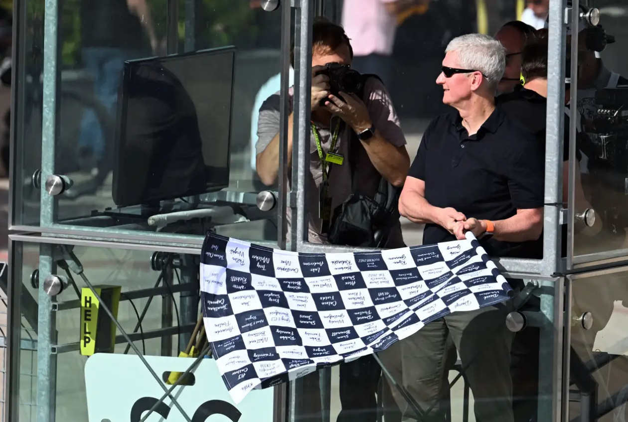 Formula 1 경주를 보여주기 위해 연간 최대 20억 달러를 제공하는 것을 고려하면서 Apple에 올 수 있습니다. 2 ywAAAAAAQABAAACAUwAOw==