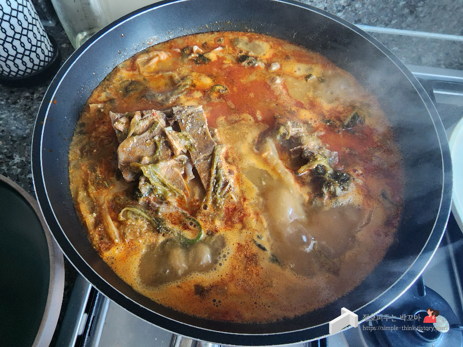 마켓컬리 통뼈 등뼈해장국 냉장고에 쟁여두면 해장국으로 최고죠 5 통뼈-등뼈해장국