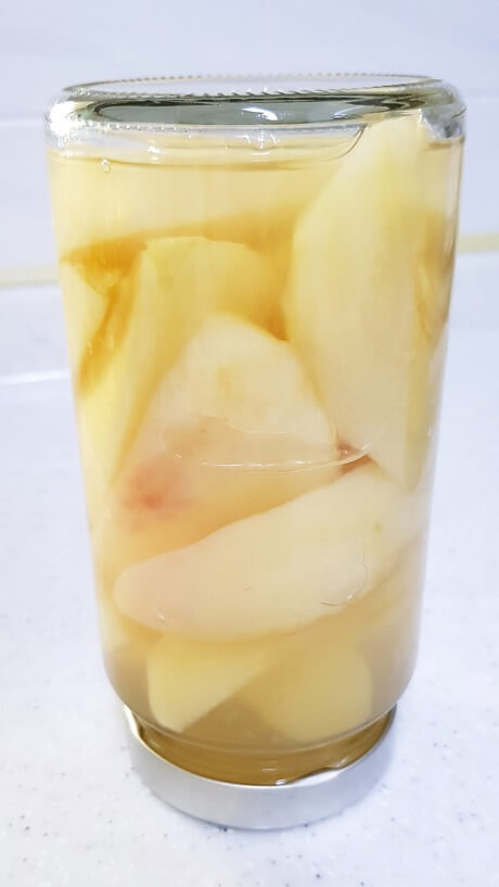 Non mangiate forzatamente le pesche insipide! Facciamole bollire in acqua e tutti rimarranno sorpresi dal sapore.