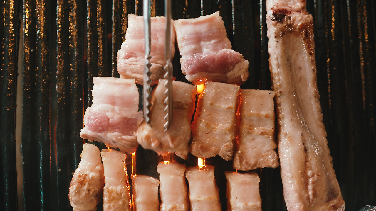 Signature menu of Geumdwaeji Sikdang: Bone Pork Belly