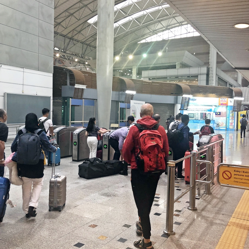 쿠알라룸푸르공항 ↔ 쿠알라룸푸르시내(KL센트럴역)간 가장 빠른 이동수단《KLIA Ekspres》 12 ywAAAAAAQABAAACAUwAOw==